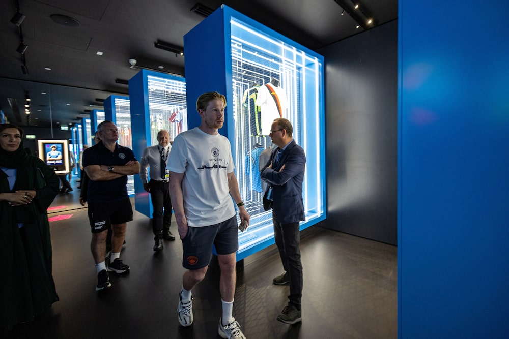 Kevin De Bruyne durante una visita a las instalaciones del Manchester City. Kevin De Bruyne durante una visita a las instalaciones del Manchester City.