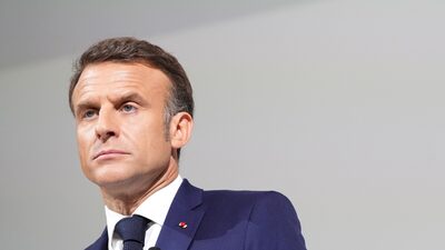 Macron diz que não renunciará se partido for derrotado nas eleições francesas Macron diz que não renunciará se partido for derrotado nas eleições francesas