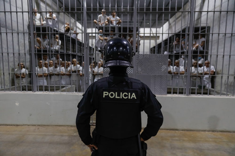 Hombre deportado injustamente por EE.UU. es hallado en prisión en El Salvador Hombre deportado injustamente por EE.UU. es hallado en prisión en El Salvador