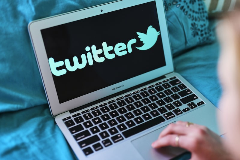 El Twitter Inc. logo en una laptop de Apple Inc. en esta fotografía tomada en New Hyde Park, Nueva York, U.S., un domingo 21 de abril, 2019. Fotógrafo: Gabby Jones/Bloomberg El Twitter Inc. logo en una laptop de Apple Inc. en esta fotografía tomada en New Hyde Park, Nueva York, U.S., un domingo 21 de abril, 2019. Fotógrafo: Gabby Jones/Bloomberg