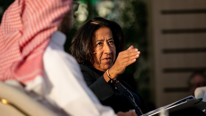 Irmãs sauditas que comandam ‘império’ de US$ 50 bi são elo entre Wall St e Riad Irmãs sauditas que comandam ‘império’ de US$ 50 bi são elo entre Wall St e Riad