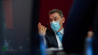 CEO da Pfizer vê retorno à vida normal ‘em breve’ CEO da Pfizer vê retorno à vida normal ‘em breve’