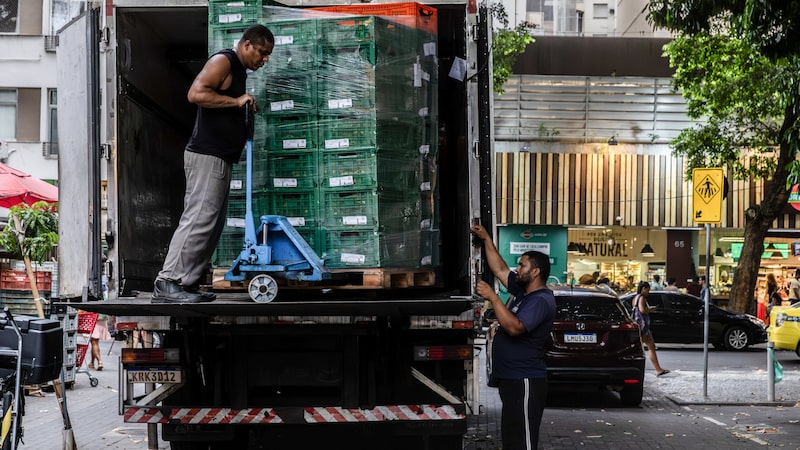 Brasil supera las previsiones y crea 165.827 empleos formales en agosto Brasil supera las previsiones y crea 165.827 empleos formales en agosto
