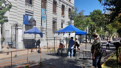 Chile inicia apuração de votos para eleição presidencial polarizada Chile inicia apuração de votos para eleição presidencial polarizada