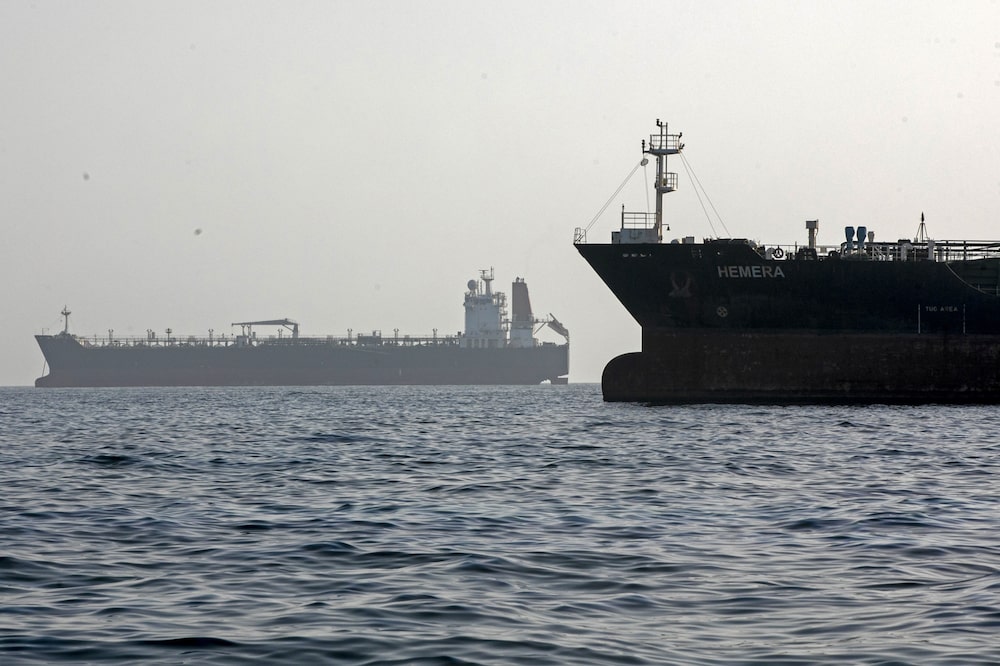 Un barco permanece anclado en el estrecho de Ormuz, cerca de la isla de Larak (Irán), el 16 de mayo. Fotógrafo: Majid Saeedi/Getty Images Un barco permanece anclado en el estrecho de Ormuz, cerca de la isla de Larak (Irán), el 16 de mayo. Fotógrafo: Majid Saeedi/Getty Images