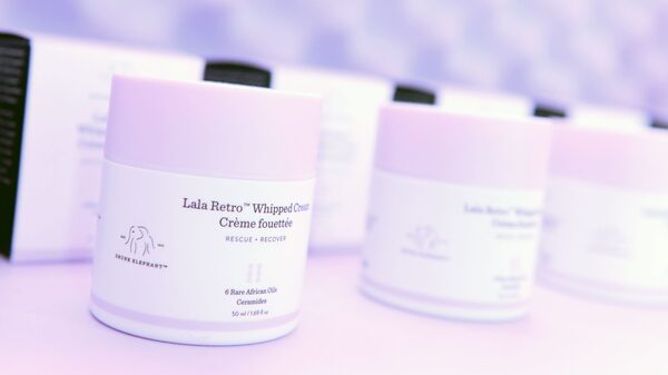 Marcas de cosméticos têm nova preocupação: o consumo crescente de adolescentes Marcas de cosméticos têm nova preocupação: o consumo crescente de adolescentes