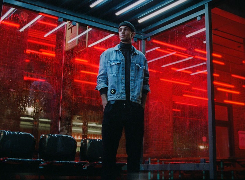 A denim jacket that can mimic a hug. A denim jacket that can mimic a hug.