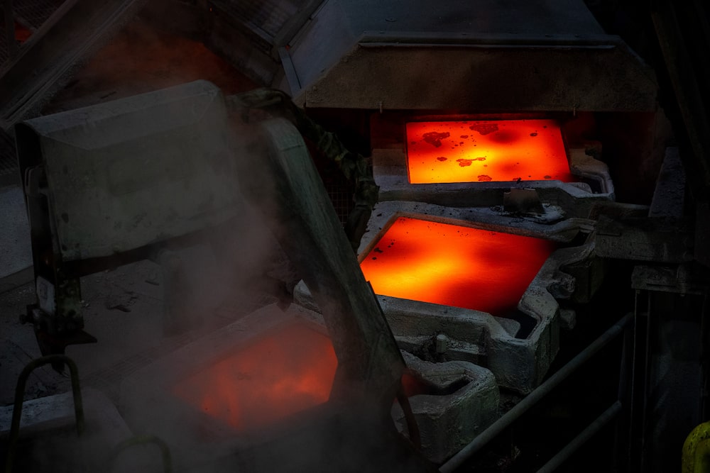El cobre fundido se encuentra en moldes de fundición durante la producción de placas de ánodo en la planta de procesamiento de Codelco El Teniente en Machali, Chile, el miércoles 2 de abril de 2025. El cobre fundido se encuentra en moldes de fundición durante la producción de placas de ánodo en la planta de procesamiento de Codelco El Teniente en Machali, Chile, el miércoles 2 de abril de 2025.