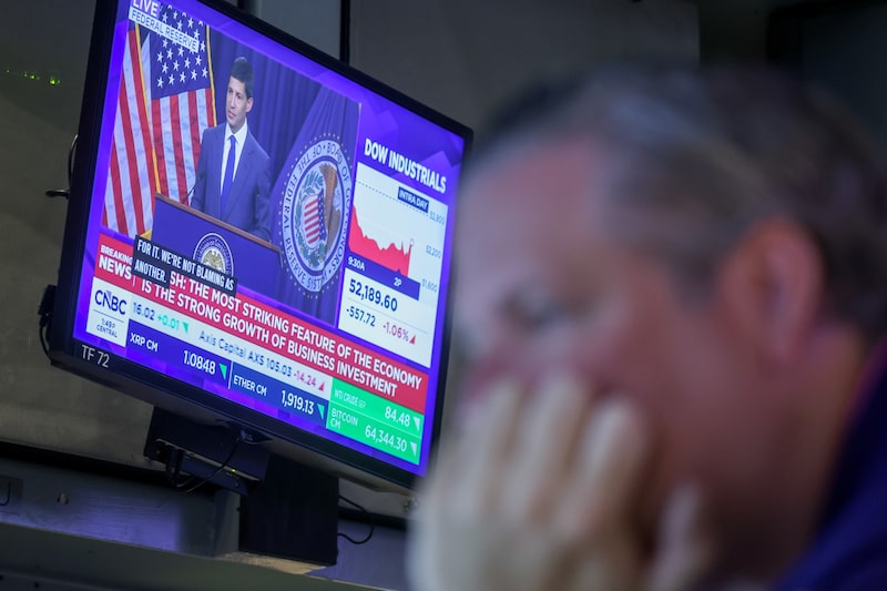 A television station broadcasts Kevin Warsh, chairman of the US Federal Reserve, speaking after a Federal Open Market Committee (FOMC) meeting as a trader works on the floor of the New York Stock Exchange (NYSE) in New York, US, on Wednesday, July 29, 2026. Federal Reserve officials left interest rates unchanged, but a fractured vote signaled growing conviction among some policymakers that higher rates are needed to curb resurgent inflation. Photographer: Michael Nagle/Bloomberg A television station broadcasts Kevin Warsh, chairman of the US Federal Reserve, speaking after a Federal Open Market Committee (FOMC) meeting as a trader works on the floor of the New York Stock Exchange (NYSE) in New York, US, on Wednesday, July 29, 2026. Federal Reserve officials left interest rates unchanged, but a fractured vote signaled growing conviction among some policymakers that higher rates are needed to curb resurgent inflation. Photographer: Michael Nagle/Bloomberg