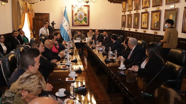 Diputados de Honduras inician proceso para elegir nueva Corte Suprema de Justicia Diputados de Honduras inician proceso para elegir nueva Corte Suprema de Justicia