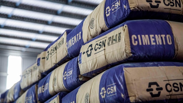 CSN Cimentos atrai interesse de Votorantim e chinesa Huaxin, dizem fontes CSN Cimentos atrai interesse de Votorantim e chinesa Huaxin, dizem fontes