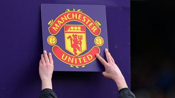 Musk dice que comprará al Manchester United mientras bromea sobre política en Twitter Musk dice que comprará al Manchester United mientras bromea sobre política en Twitter