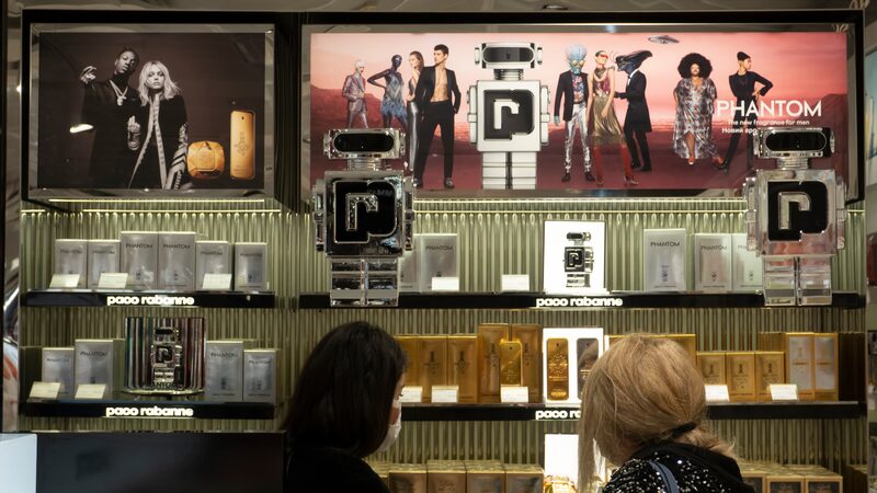 Grupo Puig, das marcas Paco Rabanne e Carolina Herrera, vê queda nas vendas após IPO Grupo Puig, das marcas Paco Rabanne e Carolina Herrera, vê queda nas vendas após IPO