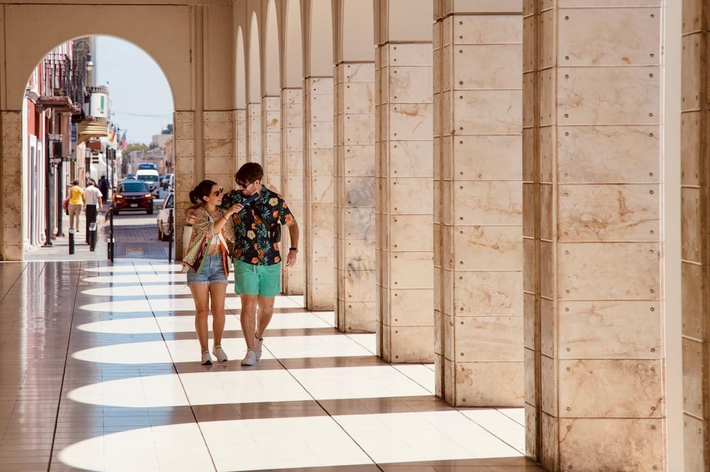 Turistas pasean en Mérida. Turistas pasean en Mérida.