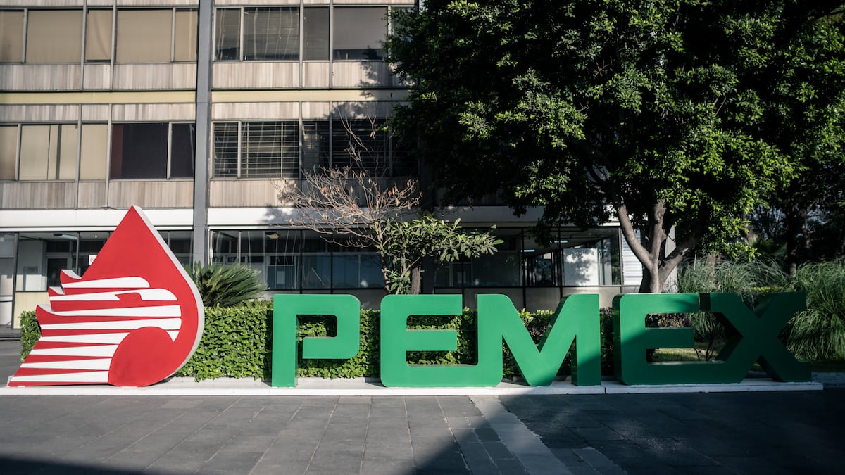 Impuestos y costo de la deuda de Pemex presionan ganancias por altos precios del crudo