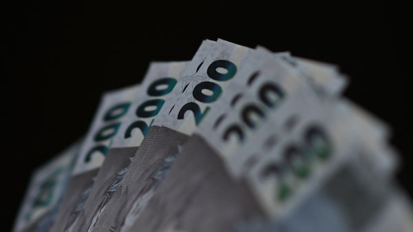 Dinero perdido tras accidente aéreo en la frontera de Brasil, Paraguay y Argentina desata redadas Dinero perdido tras accidente aéreo en la frontera de Brasil, Paraguay y Argentina desata redadas