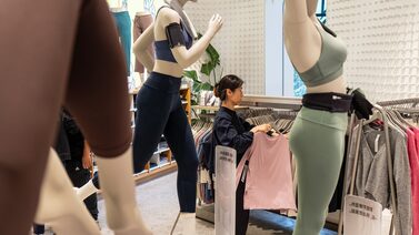 ‘Pantalones de yoga y hamburguesas con queso’: los inversores se centran en los consumidores ‘Pantalones de yoga y hamburguesas con queso’: los inversores se centran en los consumidores