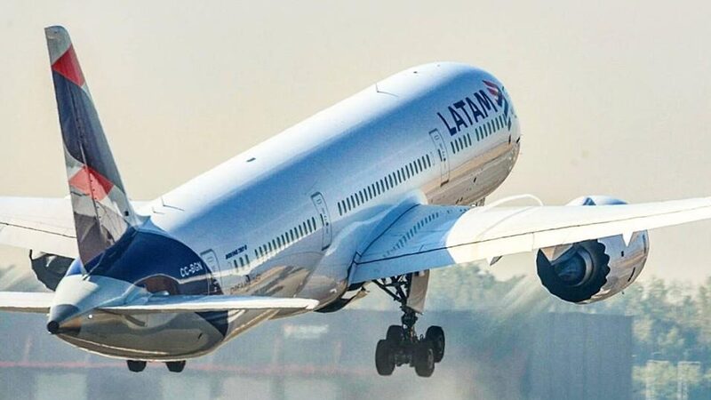 Tras veinte meses, se retoman las rutas desde y hacia Santiago y Lima Tras veinte meses, se retoman las rutas desde y hacia Santiago y Lima