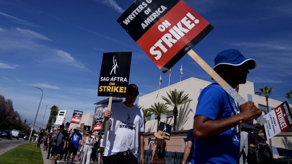 Se posponen los premios Emmy por las huelgas de Hollywood Se posponen los premios Emmy por las huelgas de Hollywood