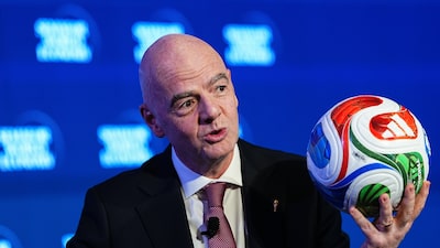 Infantino abandona plano para Fifa criar empresa após oposição de UEFA e clubes Infantino abandona plano para Fifa criar empresa após oposição de UEFA e clubes