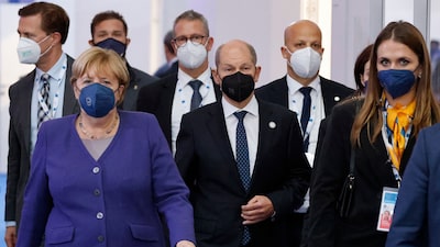 Alemanha paga preço por jogo político entre Merkel e Scholz Alemanha paga preço por jogo político entre Merkel e Scholz