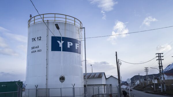 Milei sofre revés legal de US$ 16 bi nos EUA e juíza ordena entrega de 51% da YPF Milei sofre revés legal de US$ 16 bi nos EUA e juíza ordena entrega de 51% da YPF