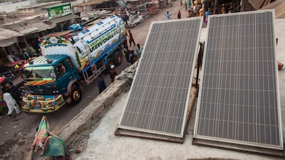 Cómo la interrupción de los combustibles fósiles lleva al auge de la energía solar y las baterías Cómo la interrupción de los combustibles fósiles lleva al auge de la energía solar y las baterías