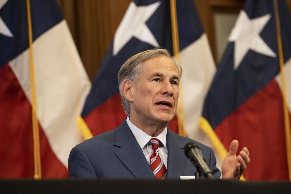 Greg Abbott, gobernador de Texas, en cuya página de internet se informa de una subvención que permite el reembolso de 75% para combatir el incendio. Greg Abbott, gobernador de Texas, en cuya página de internet se informa de una subvención que permite el reembolso de 75% para combatir el incendio.