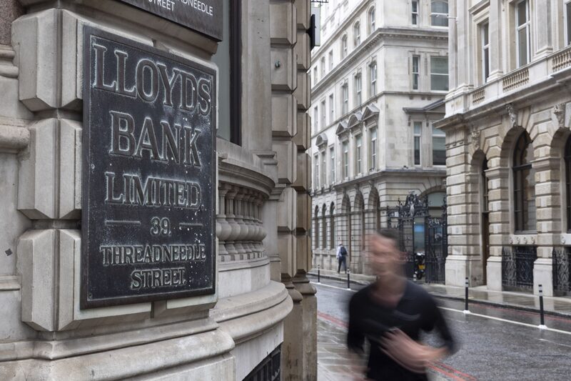 Lloyds espera fazer a transição para essa nova forma de trabalhar em outubro Lloyds espera fazer a transição para essa nova forma de trabalhar em outubro