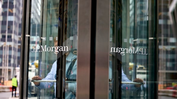 Jamie Grant, global chairman do JPMorgan, vai se aposentar após 45 anos, dizem fontes Jamie Grant, global chairman do JPMorgan, vai se aposentar após 45 anos, dizem fontes