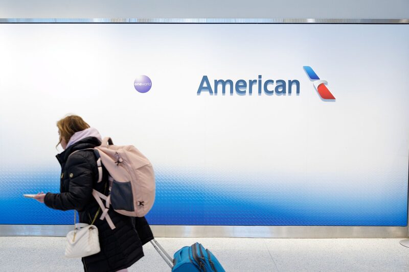 Cartel de American Airlines en el Aeropuerto Internacional Dallas-Fort Worth, en Dallas, Texas. Cartel de American Airlines en el Aeropuerto Internacional Dallas-Fort Worth, en Dallas, Texas.