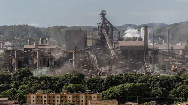 CSN obtém US$ 1,2 bi em empréstimo para reforçar caixa até venda de ativos CSN obtém US$ 1,2 bi em empréstimo para reforçar caixa até venda de ativos