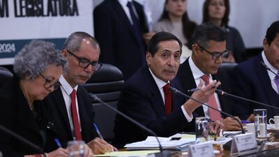 Hacienda promete reducción de déficit fiscal en 2025 con austeridad y recortes en Pemex y CFE Hacienda promete reducción de déficit fiscal en 2025 con austeridad y recortes en Pemex y CFE