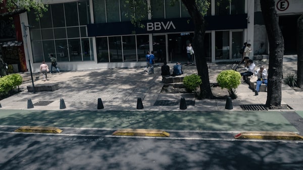 BBVA cambia el horario de más de 1.500 sucursales en México: cuándo empieza y qué pasa con los cajeros BBVA cambia el horario de más de 1.500 sucursales en México: cuándo empieza y qué pasa con los cajeros