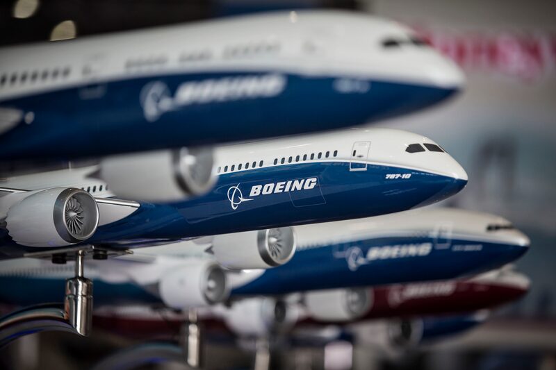 Various models of Boeing passenger jets sit on display at the 11th Airshow China in Zhuhai, China, on Monday, 31 October 2016. Photographer: Qilai Shen/Bloomberg
Various models of Boeing passenger jets sit on display at the 11th Airshow China in Zhuhai, China, on Monday, 31 October 2016. Photographer: Qilai Shen/Bloomberg