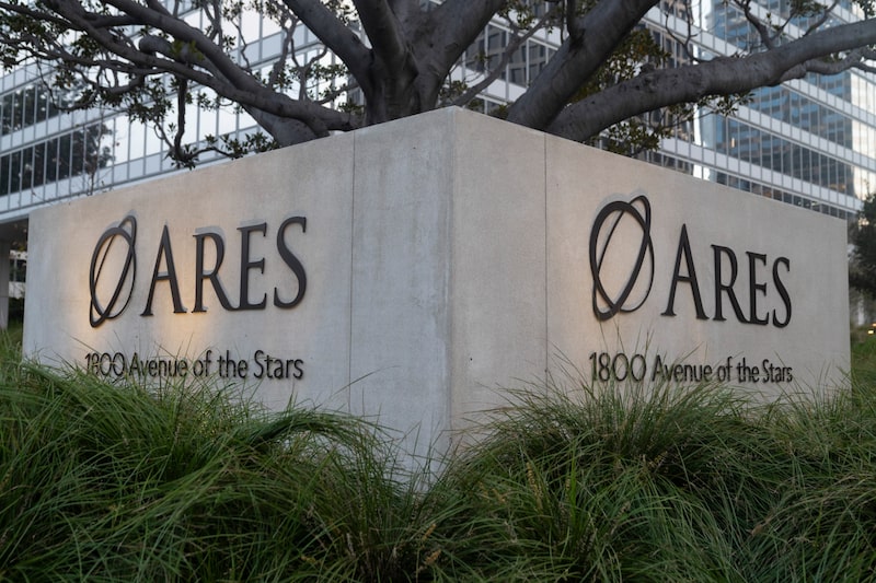 Ares y Apollo limitan retiros y exponen la tensión creciente en el crédito privado. Ares y Apollo limitan retiros y exponen la tensión creciente en el crédito privado.