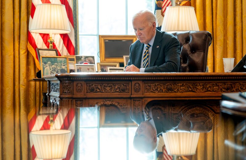 El índice de aprobación de Biden ha caído hasta el 36,1%, más bajo a estas alturas de su presidencia que el de cada uno de sus predecesores desde Jimmy Carter, según los datos de las encuestas agregados por FiveThirtyEight. El índice de aprobación de Biden ha caído hasta el 36,1%, más bajo a estas alturas de su presidencia que el de cada uno de sus predecesores desde Jimmy Carter, según los datos de las encuestas agregados por FiveThirtyEight.