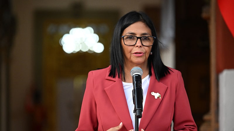 Delcy Rodríguez nombra a un exasesor de la oposición como canciller de Venezuela Delcy Rodríguez nombra a un exasesor de la oposición como canciller de Venezuela