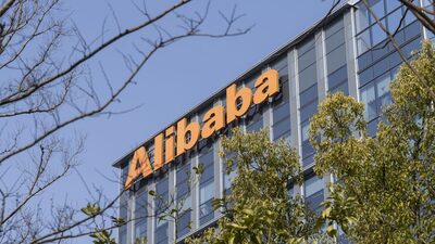 Alibaba ganha US$ 50 bi em valor de mercado após aumento na receita de IA Alibaba ganha US$ 50 bi em valor de mercado após aumento na receita de IA