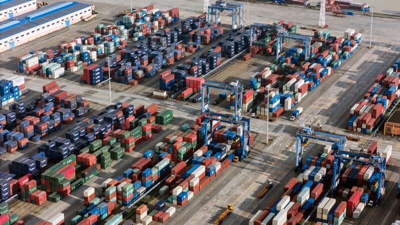 Las empresas chinas han reaccionado a la débil demanda en el país recortando precios y exportando más en todo el mundo. Foto: Bloomberg Las empresas chinas han reaccionado a la débil demanda en el país recortando precios y exportando más en todo el mundo. Foto: Bloomberg