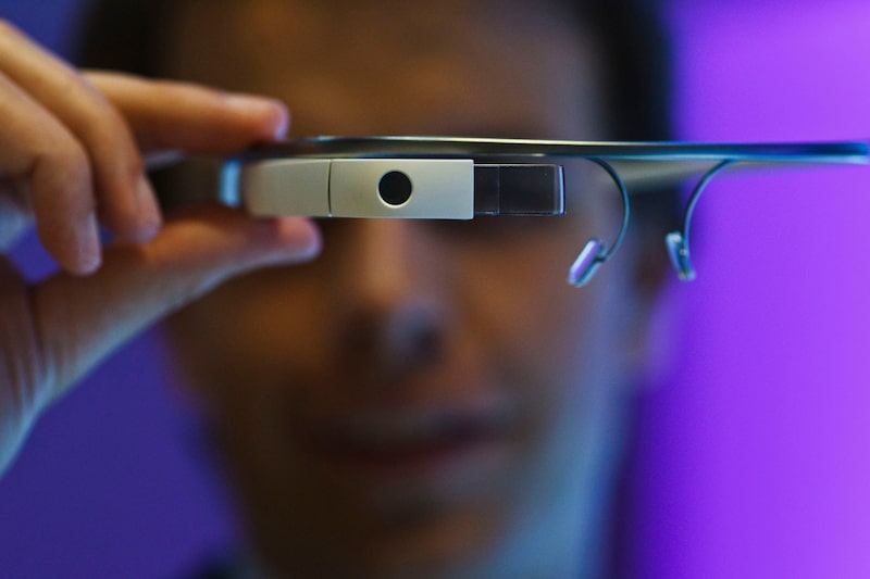 Google Glass, que fracasó entre los consumidores hace una década, está listo para renacer gracias a la inteligencia artificial. Google Glass, que fracasó entre los consumidores hace una década, está listo para renacer gracias a la inteligencia artificial.