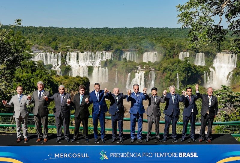 Fotografia oficial dos Presidentes e Chefes de Delegação dos Estados Partes do Mercosul Fotografia oficial dos Presidentes e Chefes de Delegação dos Estados Partes do Mercosul