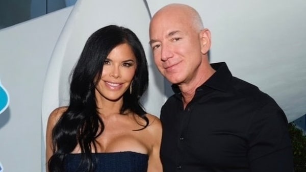 Precios de Handshake Speakeasy, el mejor bar del mundo que visitaron Jeff Bezos y Lauren Sánchez en México Precios de Handshake Speakeasy, el mejor bar del mundo que visitaron Jeff Bezos y Lauren Sánchez en México