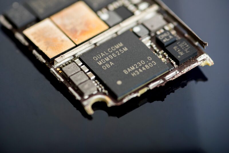 Qualcomm suministra procesadores y módems que son los componentes principales de los smartphones más avanzados del mundo. Fotógrafo: Brent Lewin/Bloomberg Qualcomm suministra procesadores y módems que son los componentes principales de los smartphones más avanzados del mundo. Fotógrafo: Brent Lewin/Bloomberg