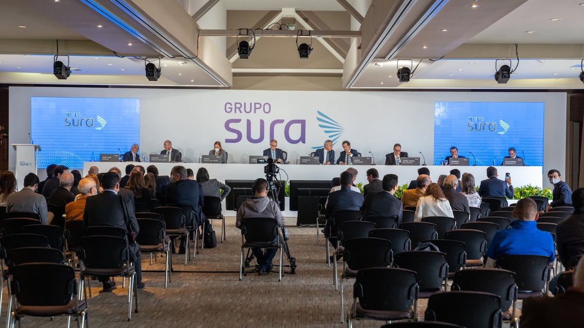 Grupo Sura recomprará hasta COP$500.000 millones en acciones: qué implica para sus inversionistas