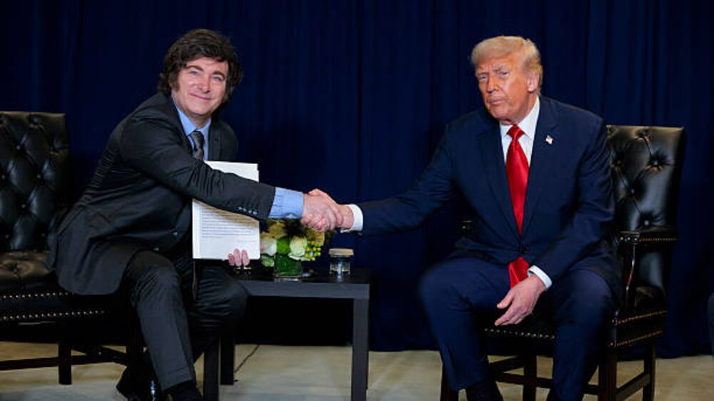 NEW YORK, NEW YORK - SEPTEMBER 23: U.S. President Donald Trump (R) shakes hands with President of Argentina Javier Milei during a bilateral meeting at the 80th session of the UN’s General Assembly (UNGA) at the United Nations headquarters on September 23, 2025 in New York City. This year’s theme for the annual global meeting is:“Better together: 80 years and more for peace, development and human rights.” (Photo by Chip Somodevilla/Getty Images) NEW YORK, NEW YORK - SEPTEMBER 23: U.S. President Donald Trump (R) shakes hands with President of Argentina Javier Milei during a bilateral meeting at the 80th session of the UN’s General Assembly (UNGA) at the United Nations headquarters on September 23, 2025 in New York City. This year’s theme for the annual global meeting is:“Better together: 80 years and more for peace, development and human rights.” (Photo by Chip Somodevilla/Getty Images)
