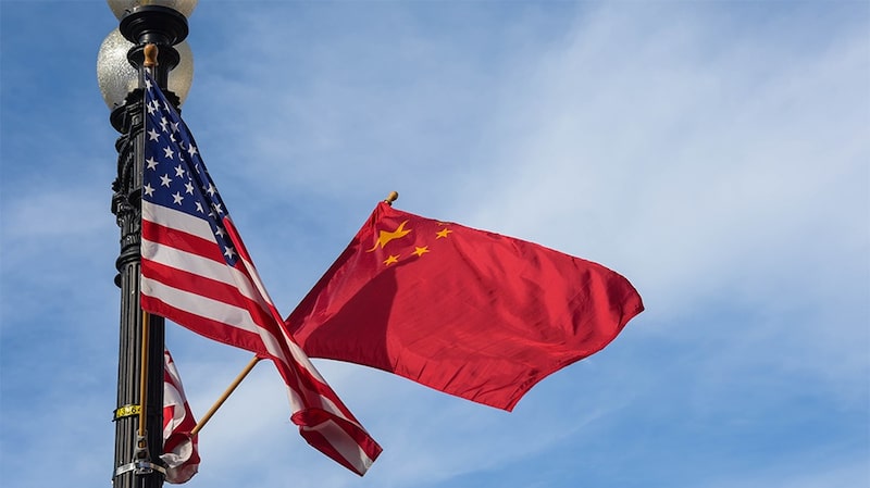Banderas de China y Estados Unidos. Banderas de China y Estados Unidos.