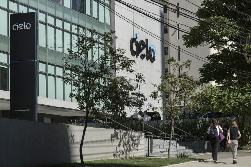Pedestrians walk outside the Cielo SA headquarters building in Alphaville Barueri, Brazil, on Tuesday, Jan. 28, 2014. Cielo SA, Latin America's biggest card-payment processor, is scheduled to announce 2013 fourth-quarter earnings after the close of Brazilian financial markets on Jan. 28. Photographer: Paulo Fridman/Bloomberg Pedestrians walk outside the Cielo SA headquarters building in Alphaville Barueri, Brazil, on Tuesday, Jan. 28, 2014. Cielo SA, Latin America's biggest card-payment processor, is scheduled to announce 2013 fourth-quarter earnings after the close of Brazilian financial markets on Jan. 28. Photographer: Paulo Fridman/Bloomberg