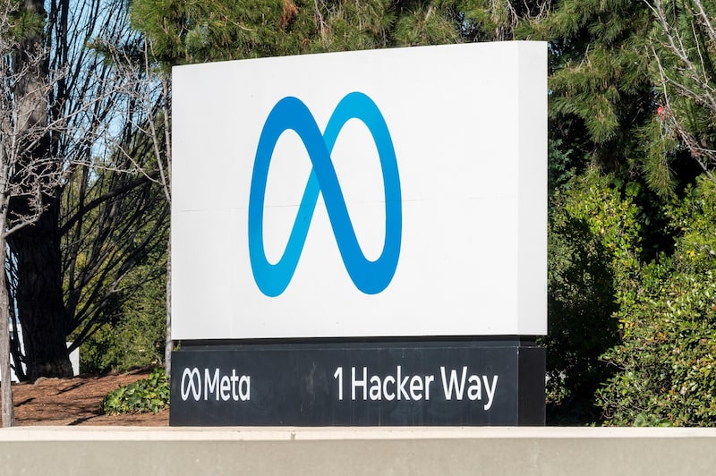 Mark Zuckerberg disse aos funcionários que a empresa cortaria 5% de sua força de trabalho Mark Zuckerberg disse aos funcionários que a empresa cortaria 5% de sua força de trabalho