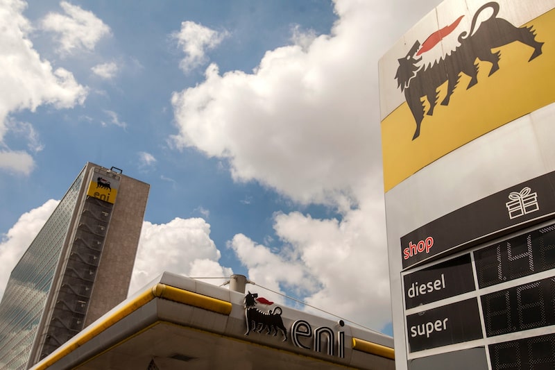 En la foto, una gasolinera de Eni cerca de la sede de la compañía en Roma. Fotógrafo: Giulio Napolitano/Bloomberg. En la foto, una gasolinera de Eni cerca de la sede de la compañía en Roma. Fotógrafo: Giulio Napolitano/Bloomberg.